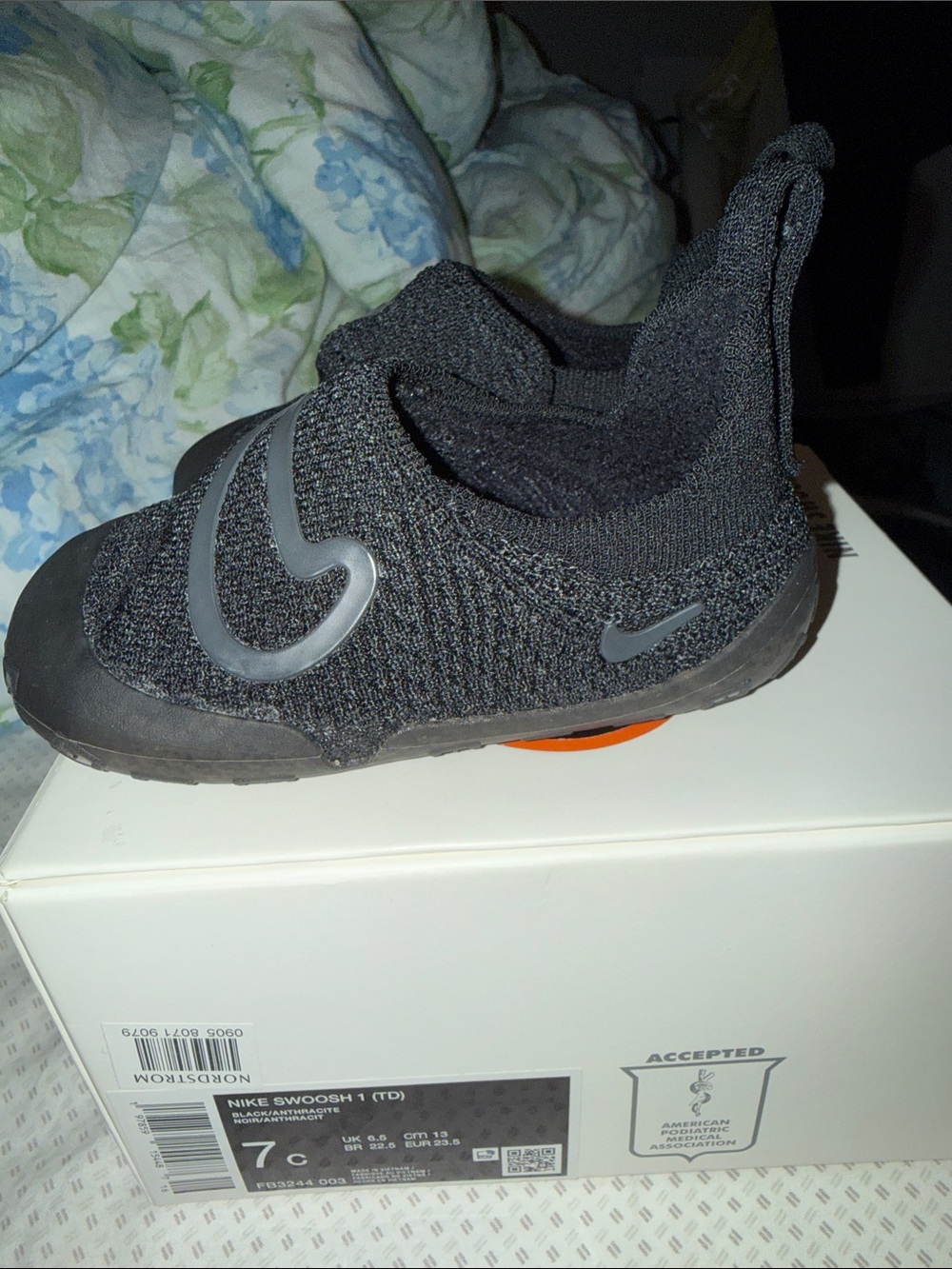 Nike swoosh 1 Kids Slip-On Knit Sneakers in Black - Picture 4 of 4